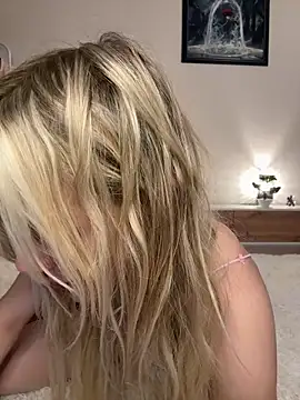 Snapshot of ScoobeDeDoo chatting on March 2026 12:44:02 AM ScoobeDeDoo online show from March 2026 12:44:02 AM