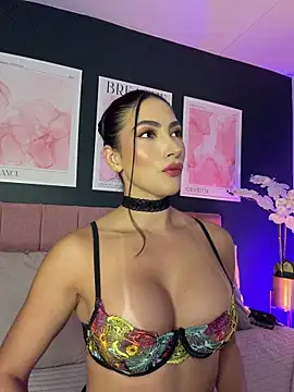 Snapshot of ItsTatiana chatting on June 2026 12:04:02 AM ItsTatiana online show from June 2026 12:04:02 AM