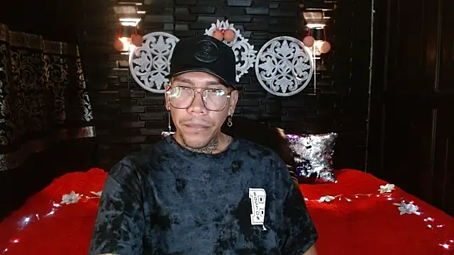 THIAN KNOX online show from December 2025 05:59:02 PM