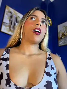 Snapshot of MiaSizzle chatting on February 2026 08:09:01 PM MiaSizzle online show from February 2026 08:09:01 PM