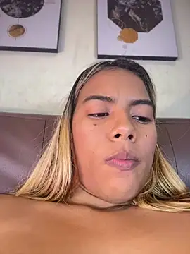 Snapshot of MiaSizzle chatting on January 2026 07:12:01 PM MiaSizzle online show from January 2026 07:12:01 PM