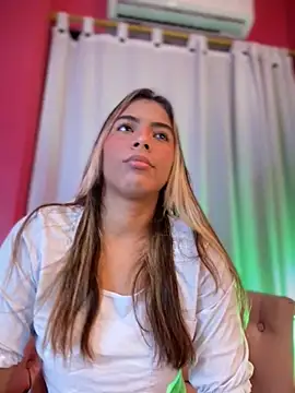 Snapshot of MiaSizzle chatting on February 2026 01:28:01 PM MiaSizzle online show from February 2026 01:28:01 PM