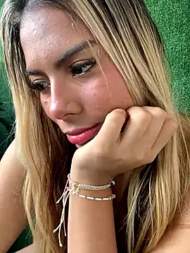 Snapshot of MiaSizzle chatting on January 2026 12:56:01 PM MiaSizzle online show from January 2026 12:56:01 PM