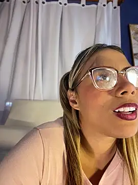 Snapshot of MiaSizzle chatting on February 2026 08:00:02 PM MiaSizzle online show from February 2026 08:00:02 PM