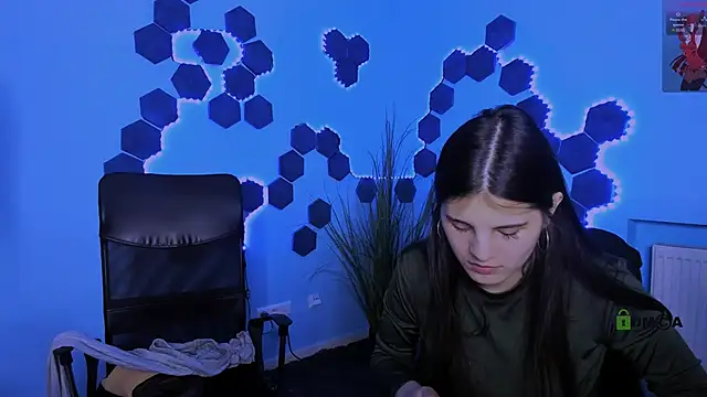 lizzie boom  online show from February 2026 08:20:01 PM