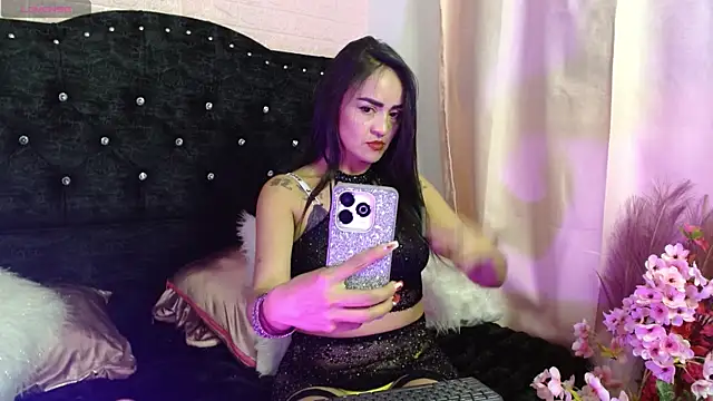 Ambar Rouxee online show from January 2026 08:01:01 PM