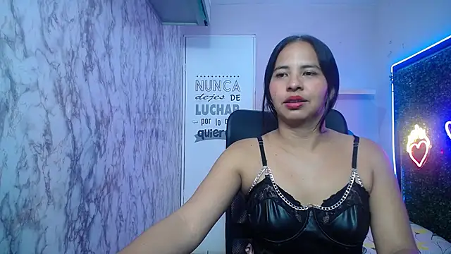 nicol ross19 online show from May 2026 03:50:01 PM