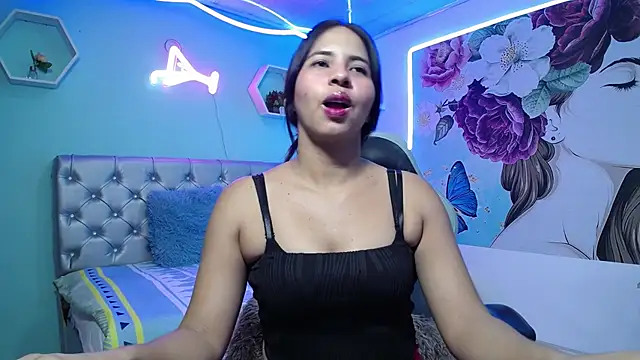 Snapshot of nicol_ross19 chatting on February 2026 02:33:02 AM nicol ross19 online show from February 2026 02:33:02 AM