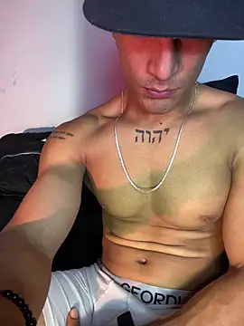 Maicol xxxx online show from March 2026 04:08:01 PM