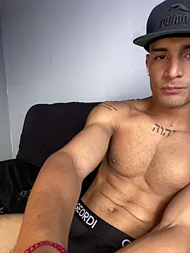 Maicol xxxx online show from February 2026 03:42:01 PM