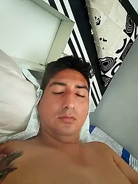 Snapshot of Yrresistible666 chatting on January 2026 01:14:01 PM Yrresistible666 online show from January 2026 01:14:01 PM