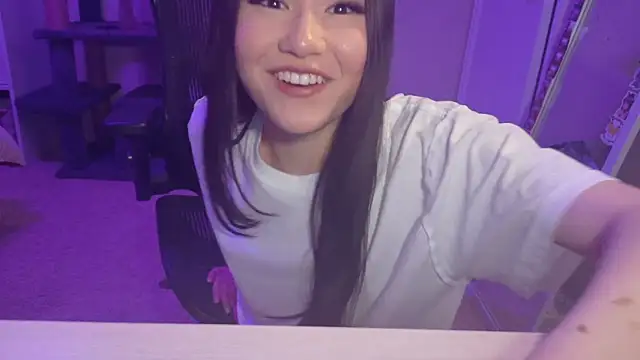 luvvivii online show from March 2026 02:04:02 AM