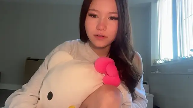 Snapshot of luvvivii chatting on June 2026 12:43:02 PM luvvivii online show from June 2026 12:43:02 PM