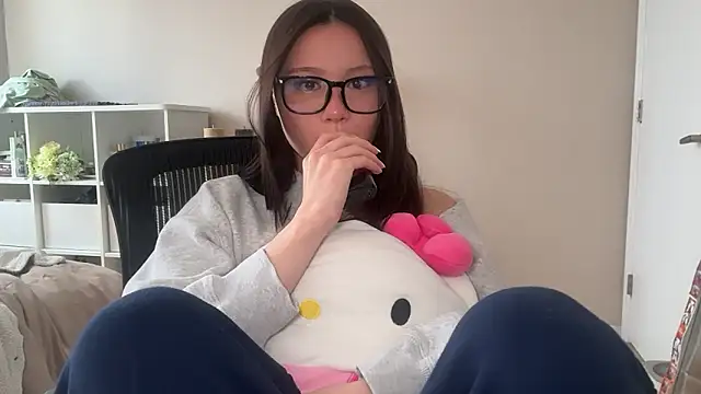 Snapshot of luvvivii chatting on April 2026 06:34:01 PM luvvivii online show from April 2026 06:34:01 PM