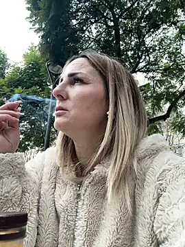 gatita07 online show from December 2025 03:47:01 PM