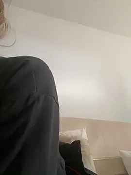 gatita07 online show from December 2025 02:06:02 PM