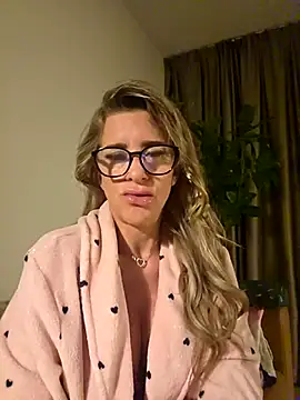 LaLynn online show from March 2026 06:48:01 PM