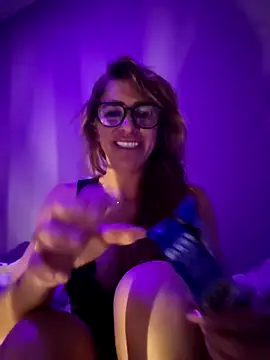 LaLynn online show from April 2026 10:16:02 PM