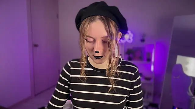 KellySunn online show from April 2026 08:17:02 AM