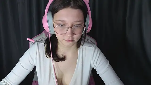 Pink-Aura- online show from January 2026 05:06:01 PM