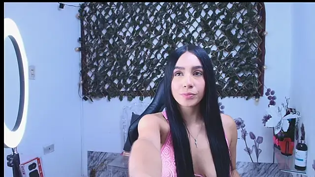 LauraAcuna online show from December 2025 12:16:01 PM