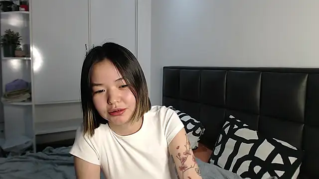 niia mur online show from February 2026 05:58:02 PM