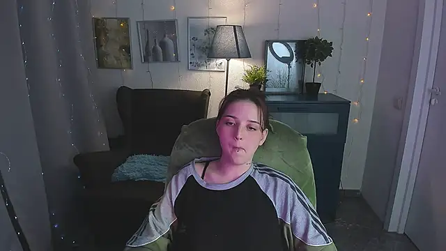 SarahShelby online show from June 2026 05:00:02 PM