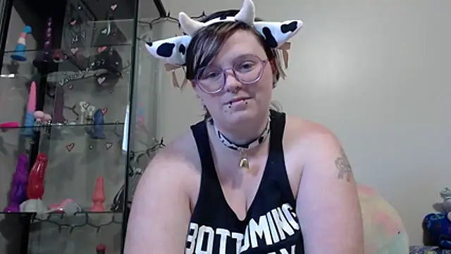 Snapshot of Pupghostt chatting on May 2026 04:25:02 PM Pupghostt online show from May 2026 04:25:02 PM