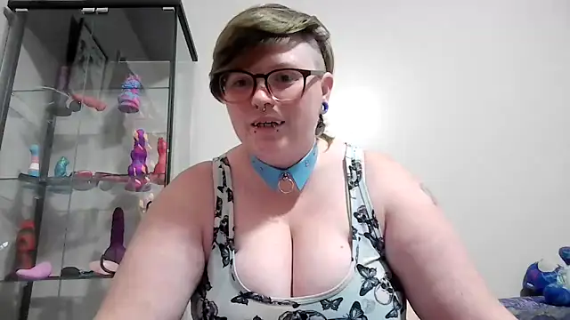 Snapshot of Pupghostt chatting on December 2025 07:37:02 PM Pupghostt online show from December 2025 07:37:02 PM