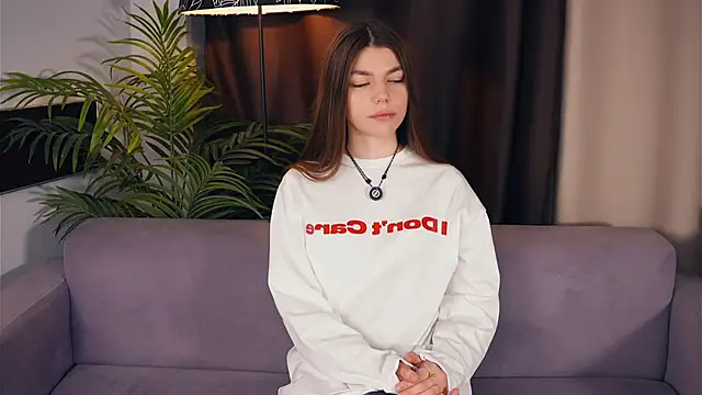 Snapshot of NeidaGowing chatting on December 2025 08:05:01 AM NeidaGowing online show from December 2025 08:05:01 AM