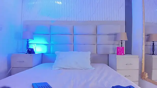 ManuelaEvans  online show from February 2026 09:01:01 PM