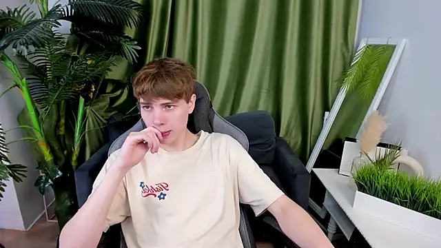 andyyzzz online show from July 2026 07:03:02 PM