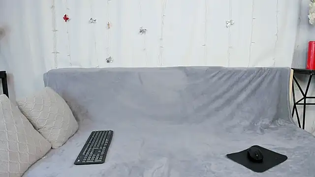 andyyzzz online show from February 2026 08:09:01 PM