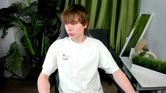 andyyzzz online show from June 2026 07:08:02 PM