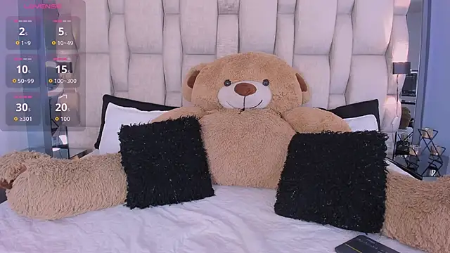 Snapshot of _PaulinaDoll_ chatting on February 2026 04:02:02 AM PaulinaDoll online show from February 2026 04:02:02 AM