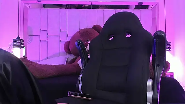 Snapshot of Charlotteinpole chatting on January 2026 03:43:02 AM Charlotteinpole online show from January 2026 03:43:02 AM