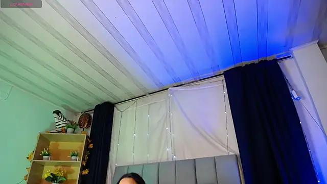 Emilyy05  online show from December 2025 03:17:01 AM