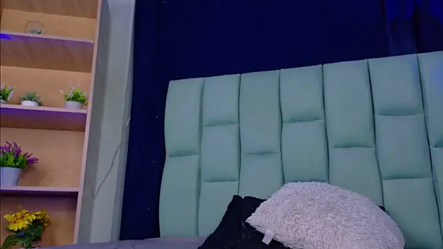 Emilyy05  online show from May 2026 01:36:01 AM