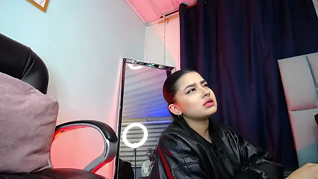 Emilyy05  online show from February 2026 03:39:02 AM