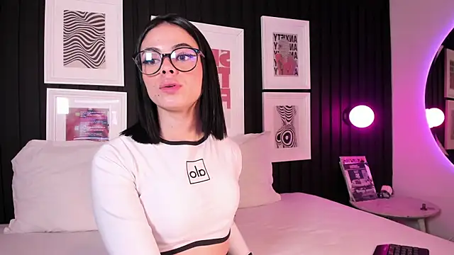 leslie thompson online show from January 2026 07:28:02 PM