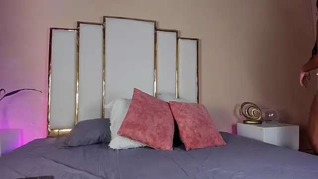 Niky Thomson online show from January 2026 07:17:02 PM