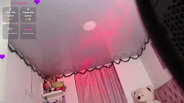 Snapshot of violett_brown9 chatting on June 2026 07:02:01 AM violett brown9 online show from June 2026 07:02:01 AM