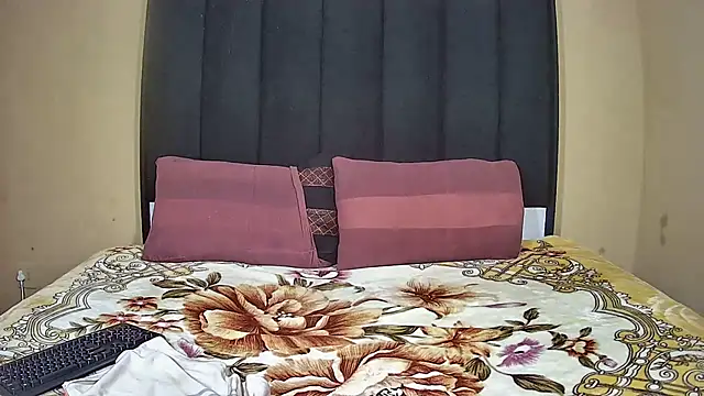 DesiredQueen27 online show from March 2026 01:35:02 PM