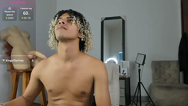 Victor LatinBoy online show from March 2026 10:17:02 AM