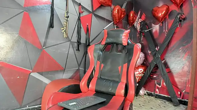 Victor LatinBoy online show from February 2026 07:57:02 PM