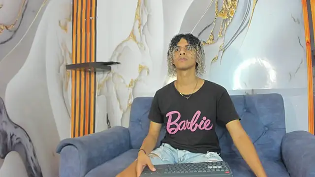 Victor LatinBoy online show from December 2025 05:36:01 PM