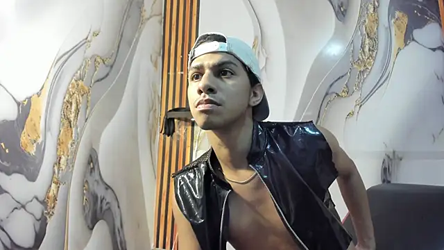 Victor LatinBoy online show from January 2026 12:01:02 PM