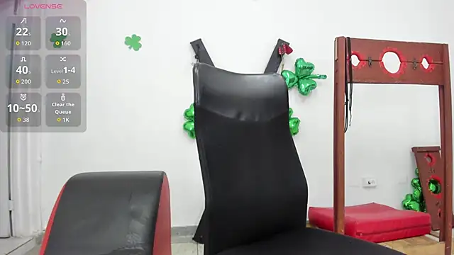 Victor LatinBoy online show from April 2026 11:33:01 PM