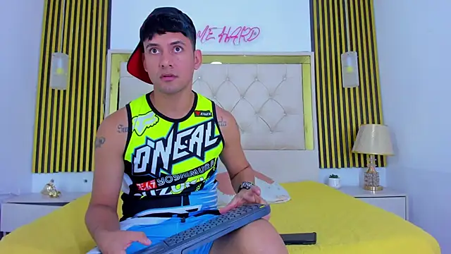 Snapshot of Sweet_kevin1 chatting on December 2025 04:04:02 AM Sweet kevin1 online show from December 2025 04:04:02 AM