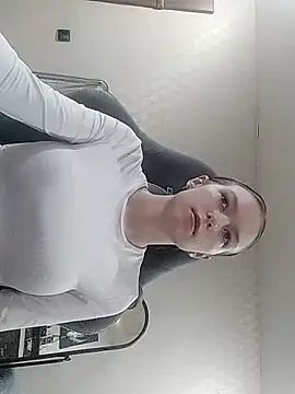 Yzi online show from December 2025 08:36:01 AM